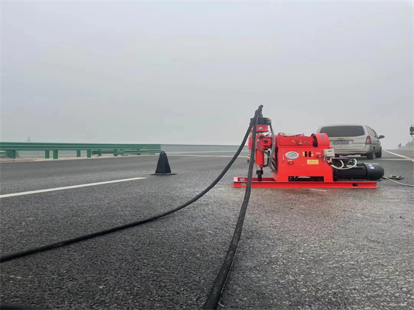 万城镇马路路基路面开裂下沉注浆加固灌浆