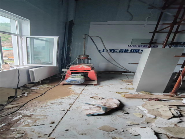 万城镇地基基础下沉墙体裂缝加固注浆顶升施工