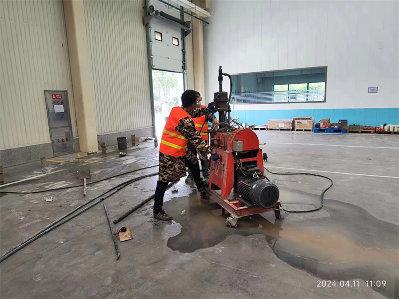 万城镇厂房地面下沉塌陷注浆加固施工